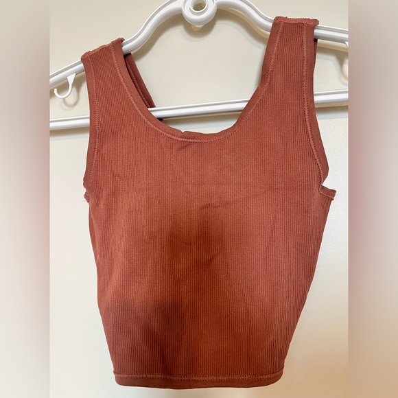 Reversible Twisted -Hem, Cropped Tank Top - Picture 6 of 8